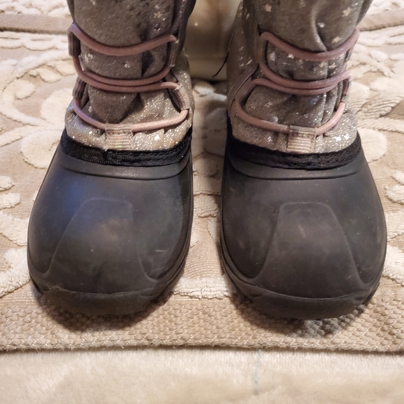 ⬇️ Ice fields silver sequin waterproof boots. - Picture 6 of 11